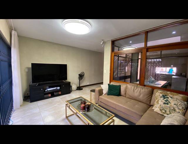 3 BEDROOM FLAT FOR SALE IN GLENWOOD